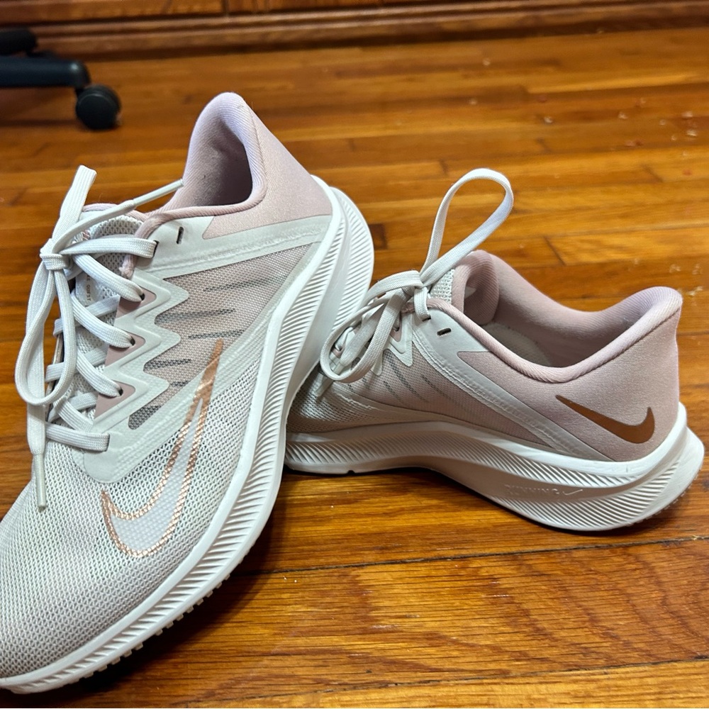 Women’s light pink Nike shoes size 7 - Picture 4 of 8
